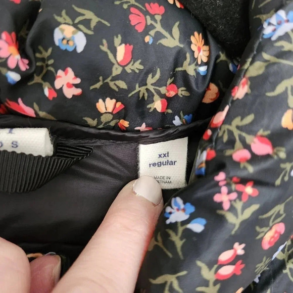 GAP Kids NWOT Puffer Vest Black Floral Full Zip Primaloft Down Alternative XXL - Picture 5 of 8